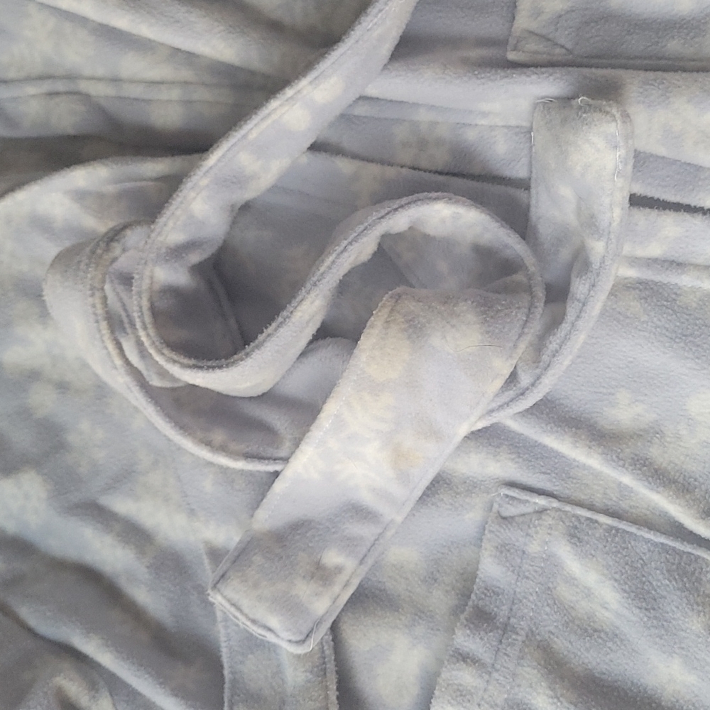 Robe - Picture 4 of 9